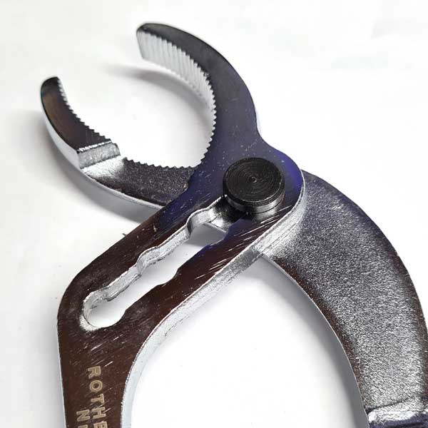 Deail image shopwing the 4 notch adjustment of the Rothenberger 10" Sanigrip Waste Plier (7.0415) - CLEARANCE